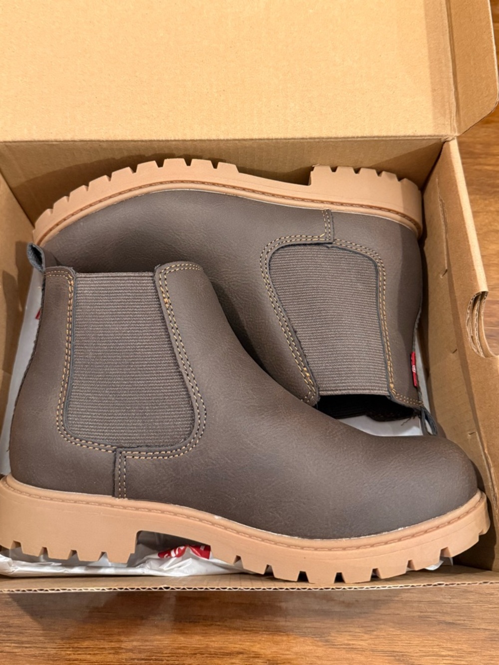 Levi's Dark Brown Chelsea Boots with Tan Lug Soles NEW Kids Size 2